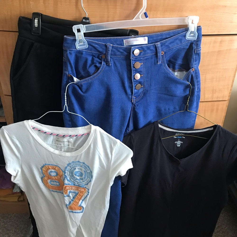Womens jeans & t-shirts size 9/10 bundle